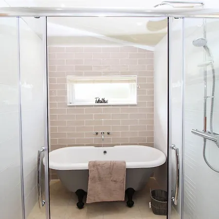 Hollicarrs - Kingfisher Hotel