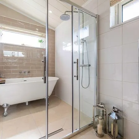 Hollicarrs - Kingfisher 3*